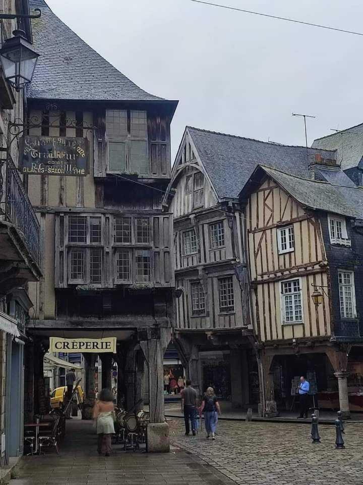 La Menardiere Serenitatis Chambre D'Hotes Petit Dejeuner Compris Corseul Экстерьер фото